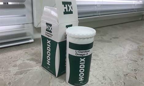 Упаковка и банка таблеток hoodix на подоконнике